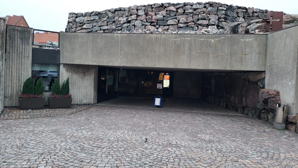 La Chiesa nella Roccia di Helsinki: entrata 