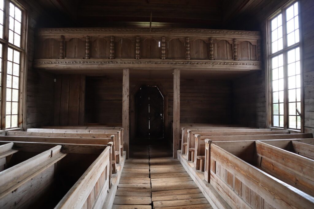 Esplorando il cuore della Finlandia del Sud: Un Tour Indimenticabile - chiesa di Petäjävesi